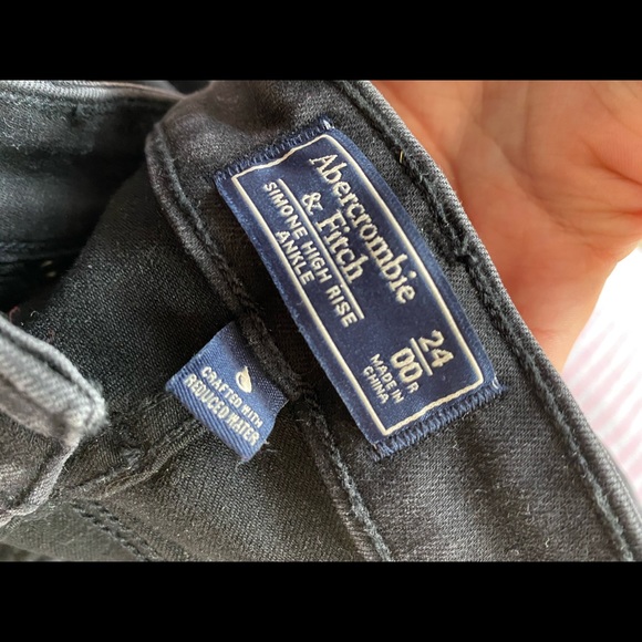 Abercrombie black ripped jeans w frayed bottoms - Picture 4 of 5